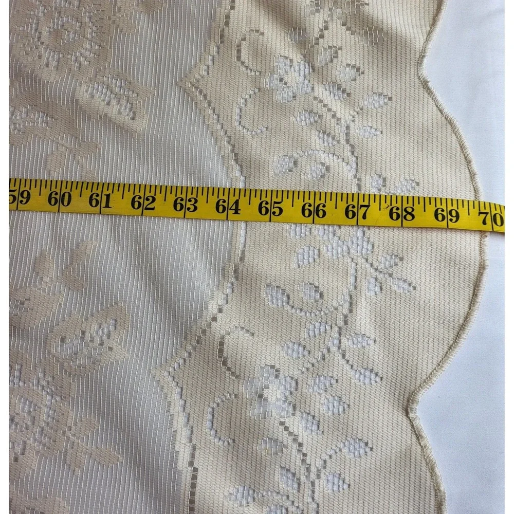 Vintage Cream Oval Lace Tablecloth 67